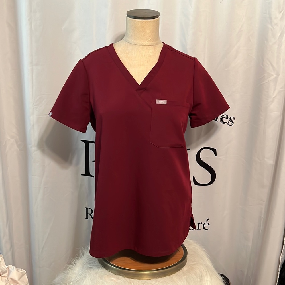 FIGS SCRUB TOP SIZE SMALL PO# 1618